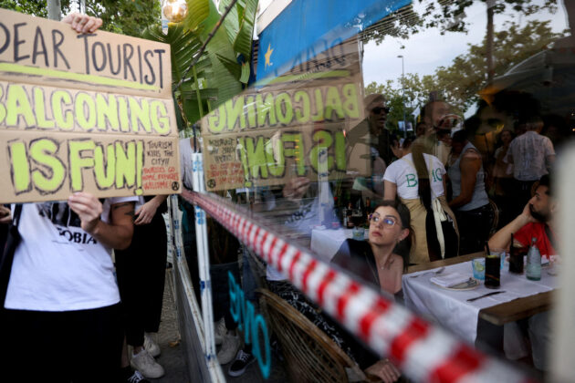 Las protestas antiturismo en España se extienden a Barcelona