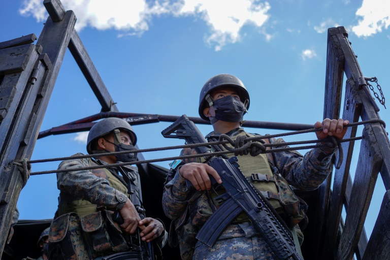 Families block road after bloody Guatemala village attack » Capital News