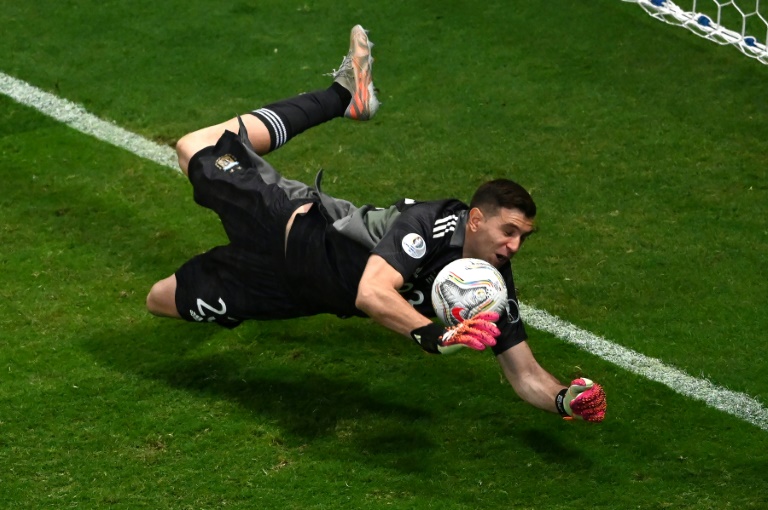 Two years ago: Emiliano Martínez turns into Argentina hero at Copa America