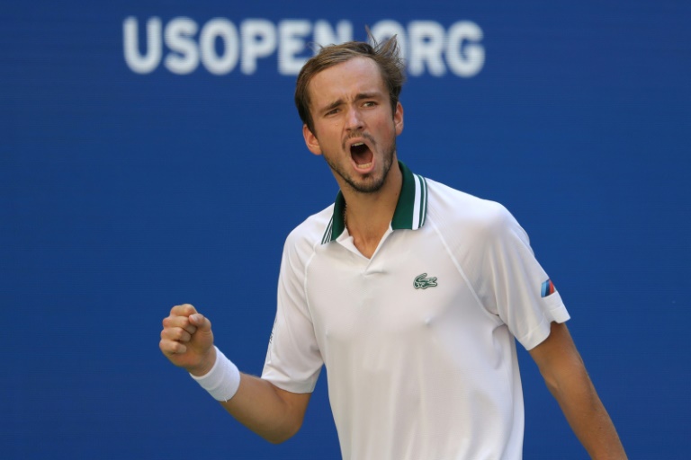 Djokovic extends unbeaten streak, Auger-Aliassime, Medvedev sail