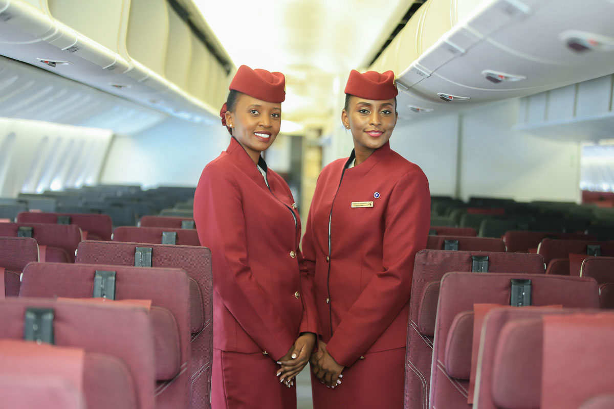 Inside Qatar Airways Hand-Painted Boeing 777 FIFA World Cup Aircraft ...