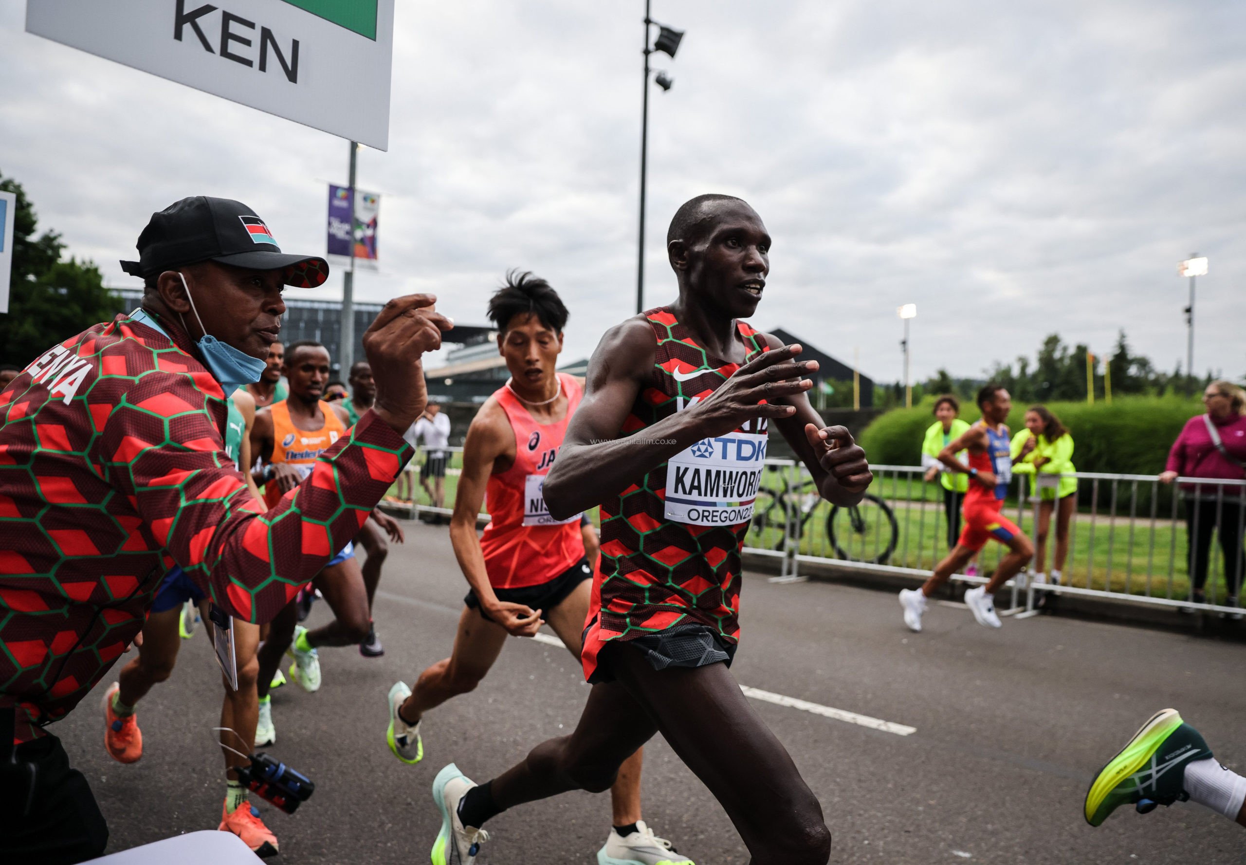 Tamirat Tola Leads Ethiopian 1-2, as Cam Levins Smashes Canadian Record at World  Championships Marathon 