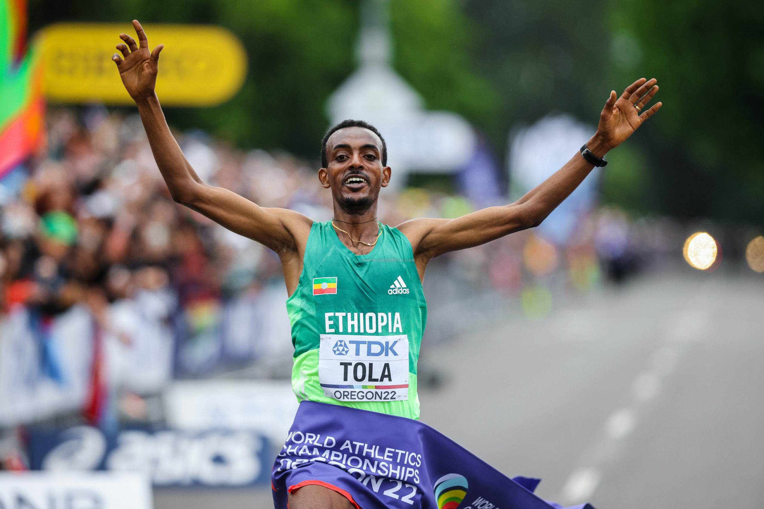 Tamirat Tola Leads Ethiopian 1-2, as Cam Levins Smashes Canadian Record at World  Championships Marathon 