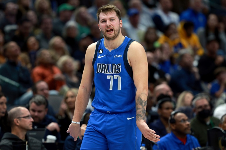 Luka Doncic's 33 points, 11 assists lead Mavs past Pistons