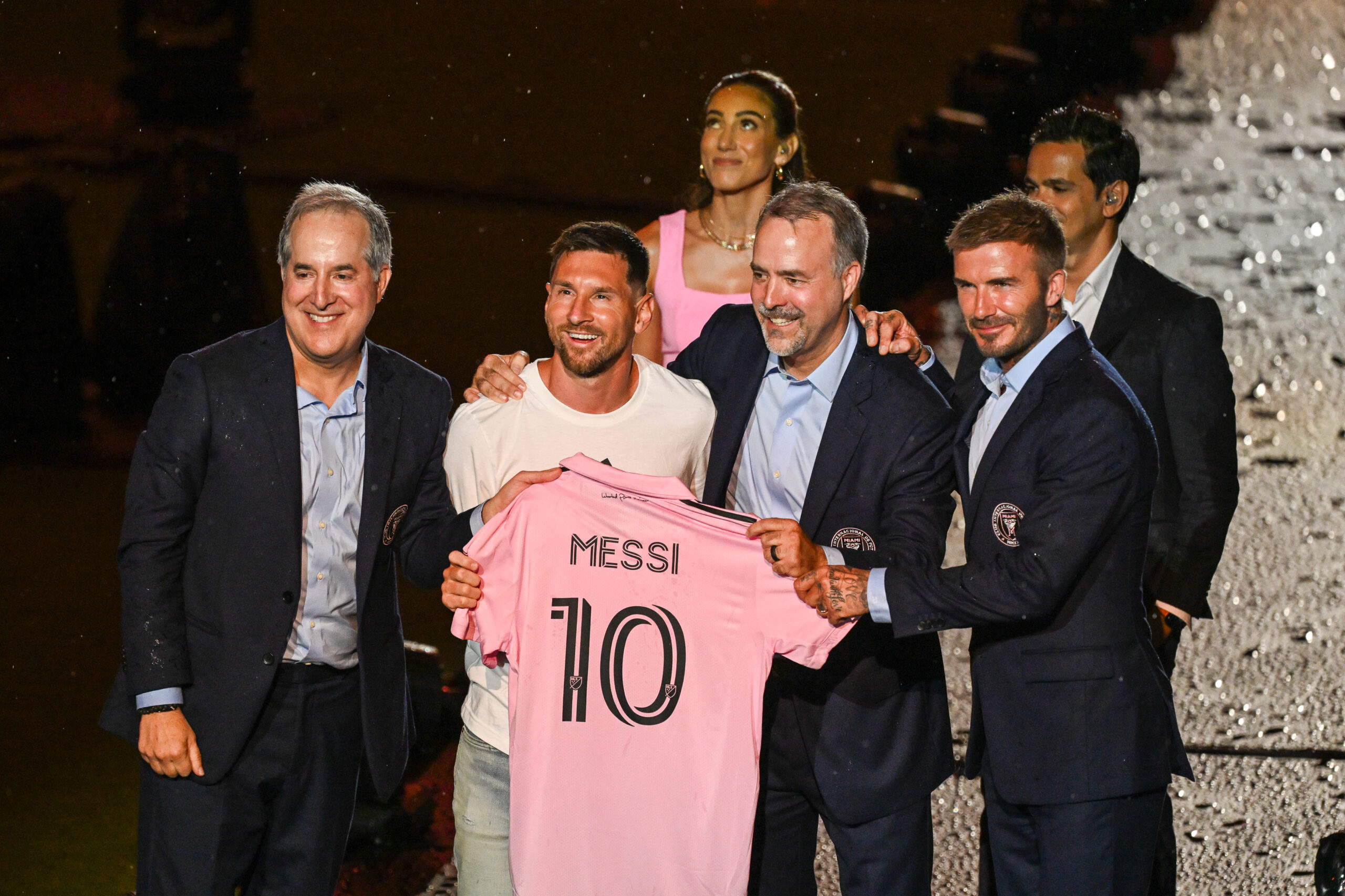 Messi's Inter Miami shirts sell out, fans have to wait until November to  get them