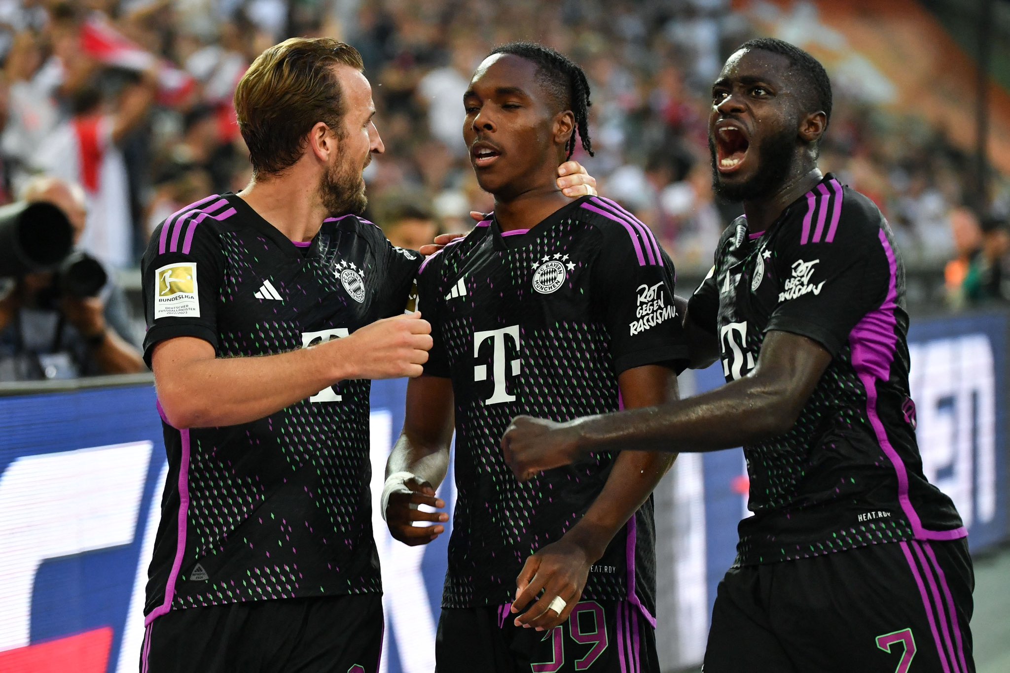 Bayern ease past struggling Wolfsburg in Bundesliga - Xinhua