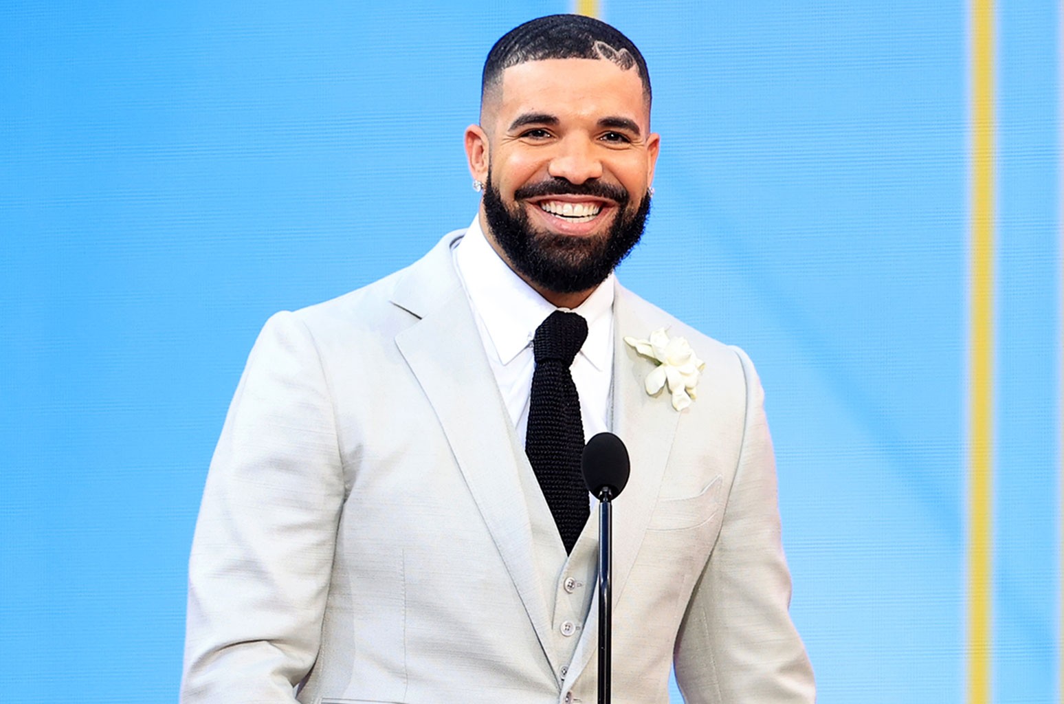 Drake Breaks Tie With Ariana Grande And BTS For Most No.1 Debuts On Hot ...